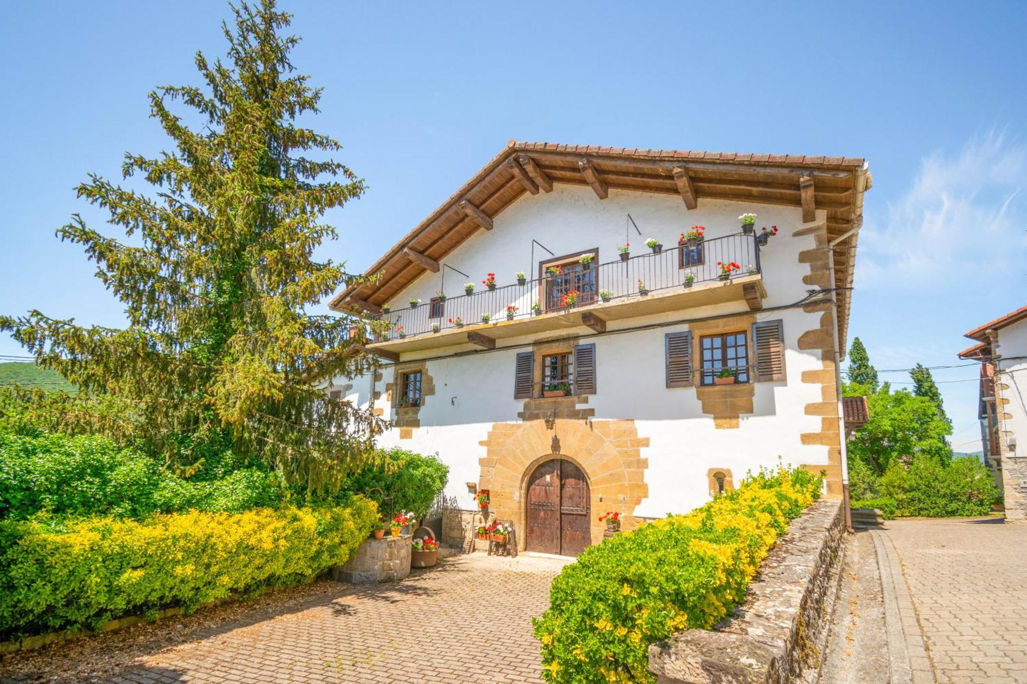 Casa Rural Arotzenia, Hogar Rustico En Pleno Valle De La Ulzama Lizaso Exterior photo